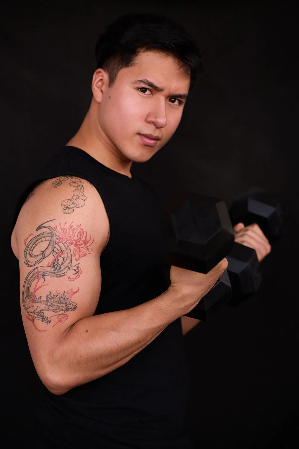 Rusher entrenando fuerza con mancuernas en una sesión de RUSH Bootcamp Run